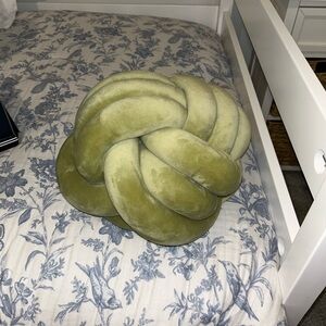 Green Knot Pillow